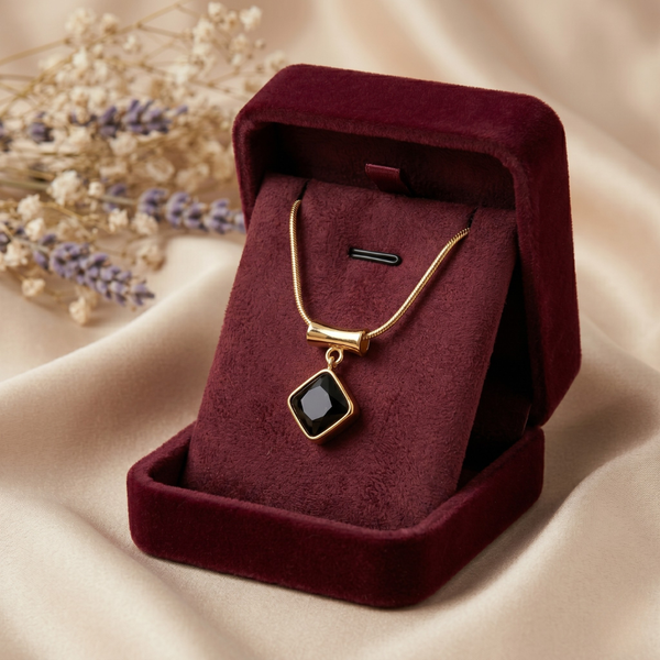 Noir Edge Pendant Necklace β Black Stone Gold Tone Anti Tarnish Necklace