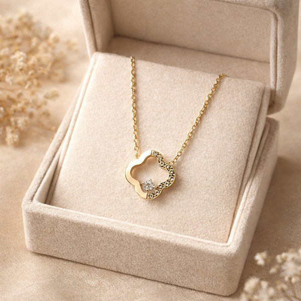 Elara Clover Crystal Pendant Necklace – Anti Tarnish Gold