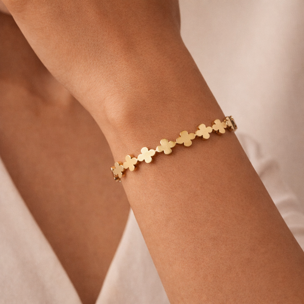 Luxe Clover Signature Bangle – Anti Tarnish Gold Bracelet