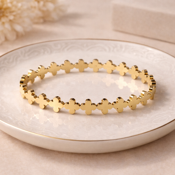 Luxe Clover Signature Bangle – Anti Tarnish Gold Bracelet