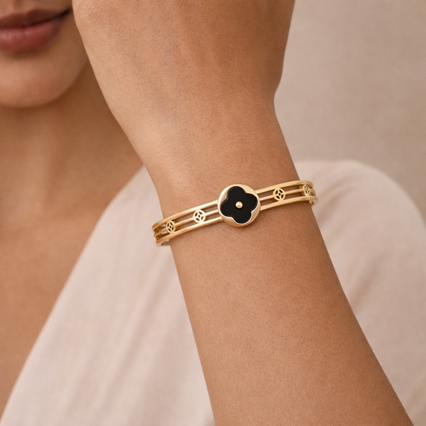 Onyx Clover Bangle Bracelet – Anti-Tarnish Gold