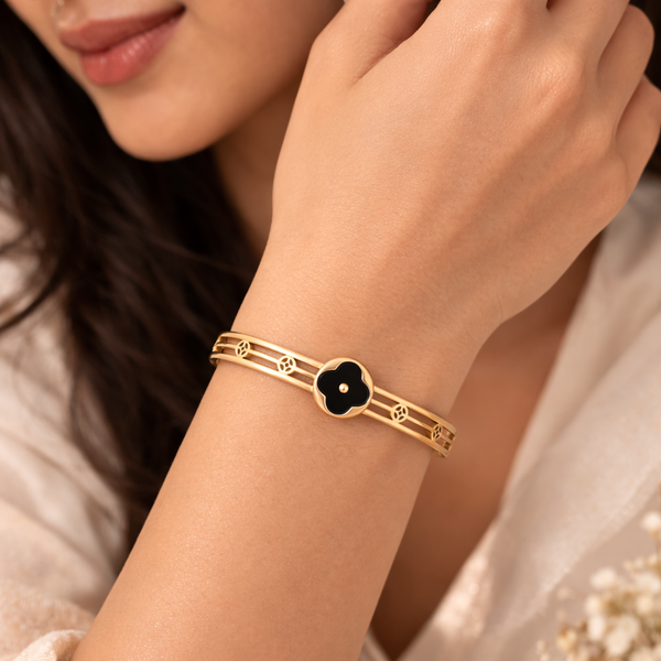 Onyx Clover Bangle Bracelet – Anti-Tarnish Gold